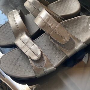 Preowned woman’s Vionic Sandals 7 excellent